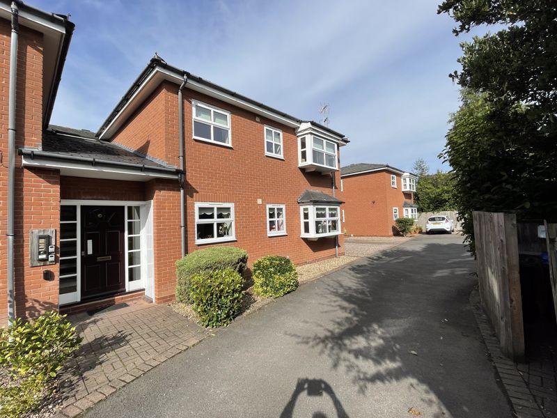 WOMBOURNE, Gravel Hill 1 bed apartment for sale £155,000