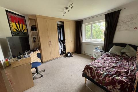 39 Laleham Avenue, London, NW7 3HN