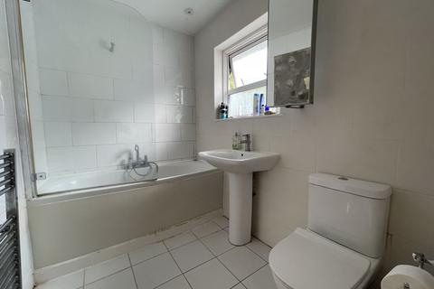 39 Laleham Avenue, London, NW7 3HN