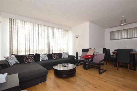 3 bedroom flat for sale, Crawford Avenue, Wembley