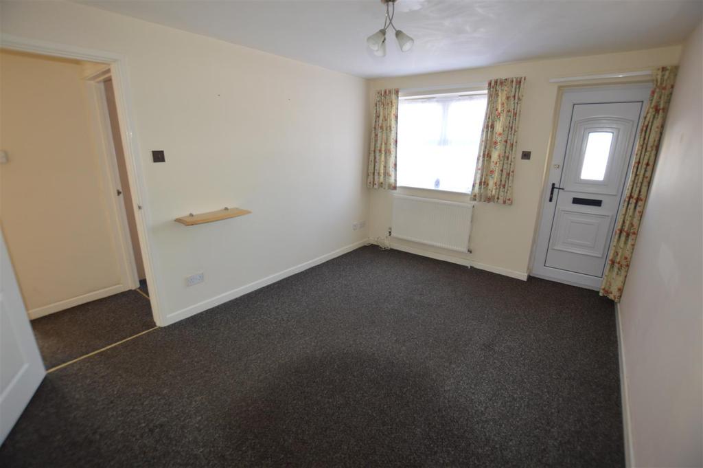 Redfield Road, Midsomer Norton, Radstock 2 bed flat £725 pcm (£167 pw)