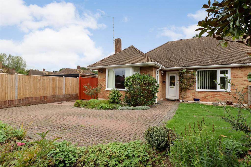 Ryecroft Drive, Horsham 2 bed semidetached bungalow for sale £485,000