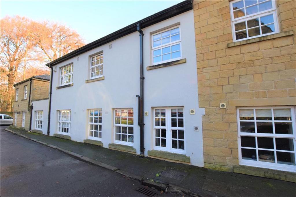 Lawns House, New Farnley, LS12 5DT 3 bed terraced house £325,000