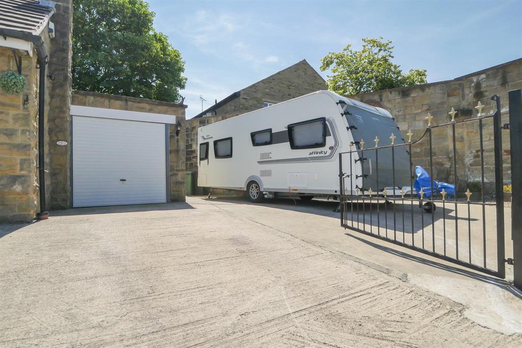Driveway/garage