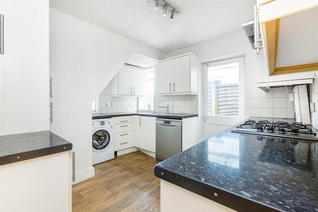White Hart Lane, Barnes, SW13 1 bed flat to rent £1,850 pcm (£427 pw)