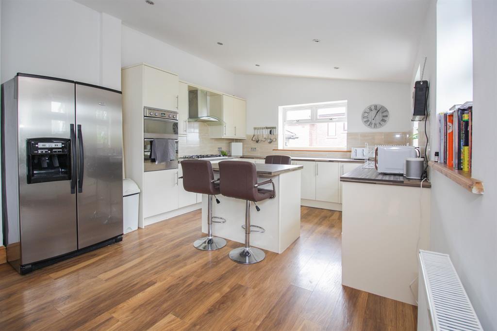 Blue Hill Lane, LS12 4NU 3 bed detached house £550,000