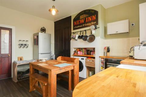 17 Back Lane, New Farnley, Leeds, LS12 5HN
