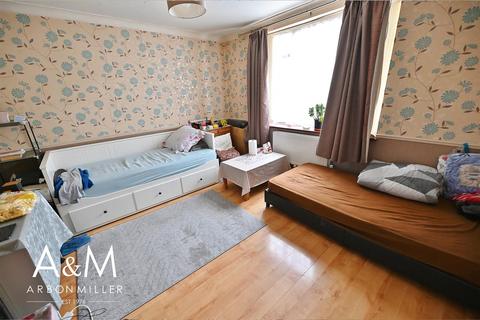 6 Marlyon Road, Ilford, IG6 3XN