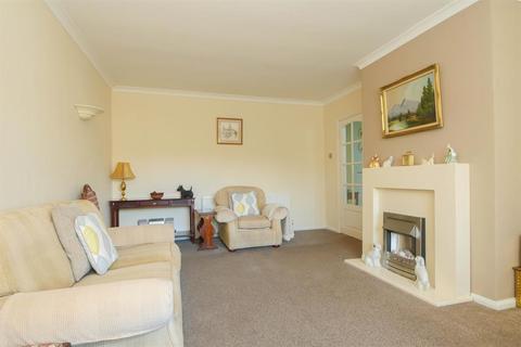 24 Beecroft Close, Leeds, LS13 3ET