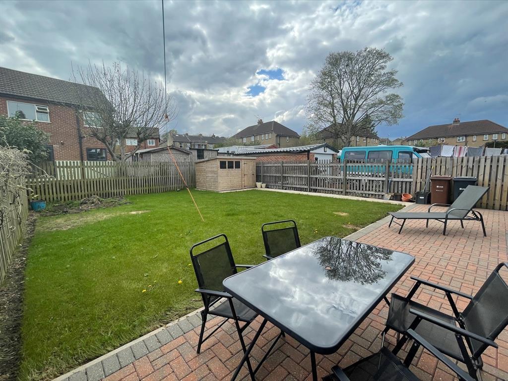 Littlemoor Crescent, Pudsey, LS28 8AT 3 bed semidetached house £250,000