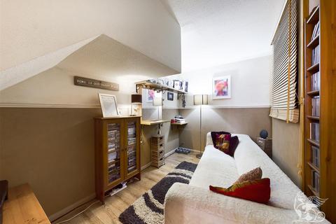 13 Linnet Way, Purfleet-on-thames, RM19 1TE