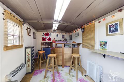 13 Linnet Way, Purfleet-on-thames, RM19 1TE