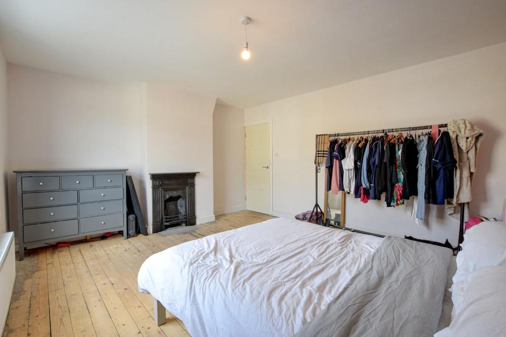 Bed 3.jpg