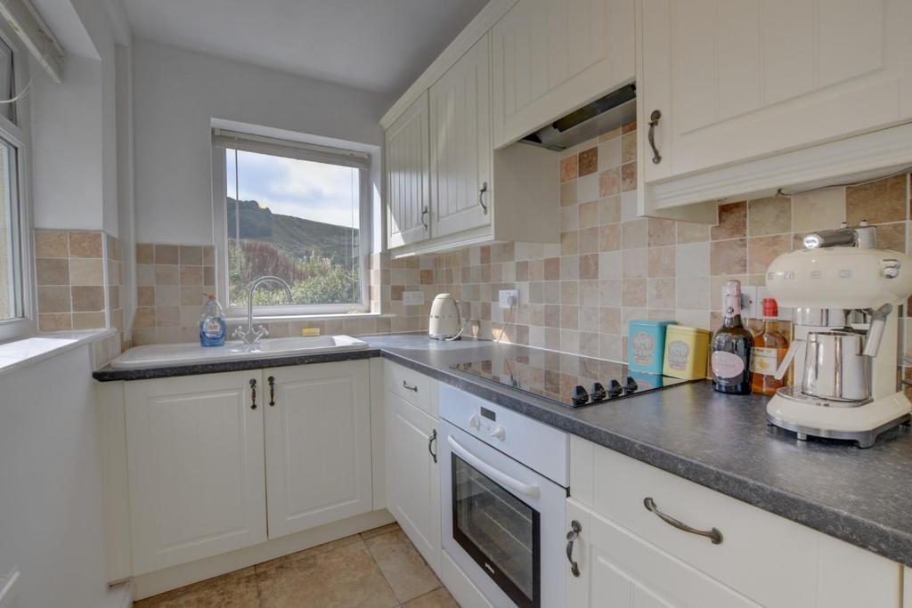 Kitchen 1.jpg