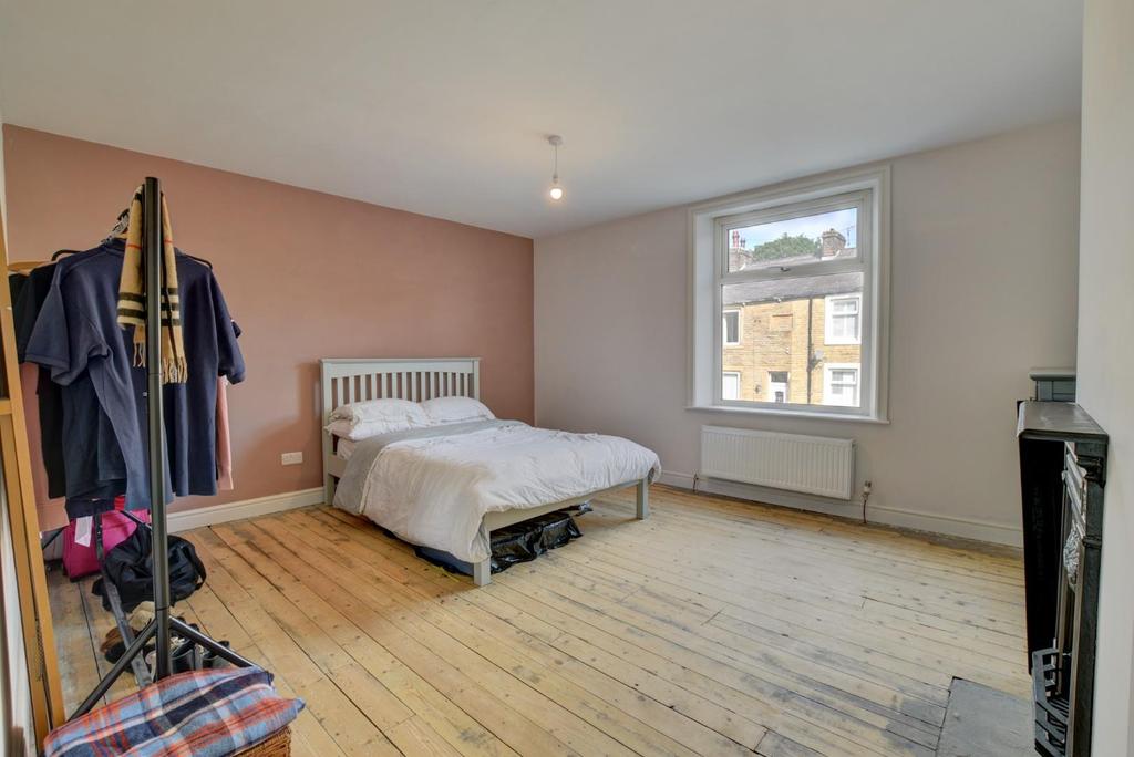 Bed 1.jpg