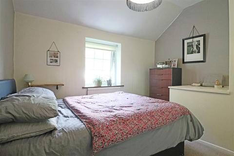 12 The Enterdent, Godstone, RH9 8EG