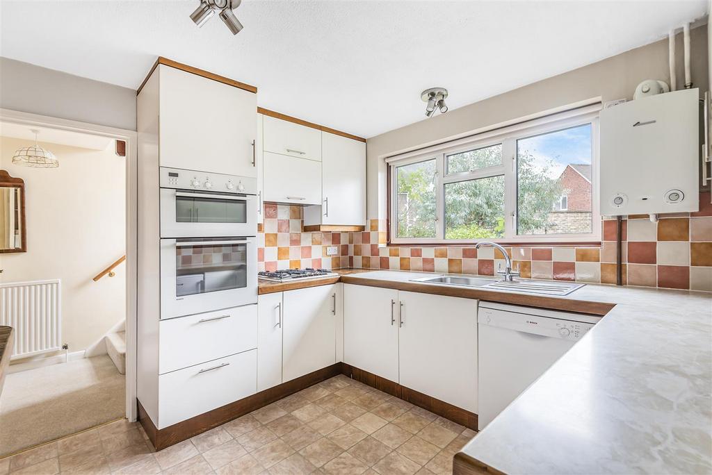 Northcote Crescent, West Horsley 4 bed detached house £860,000