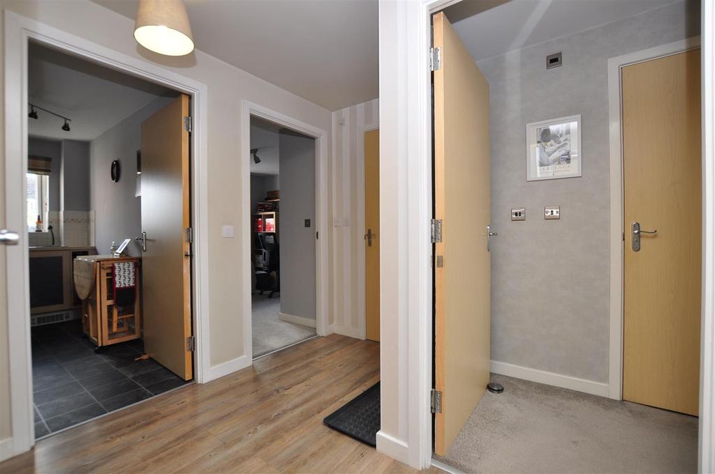 Purlin Wharf, Dudley 2 bed flat £130,000