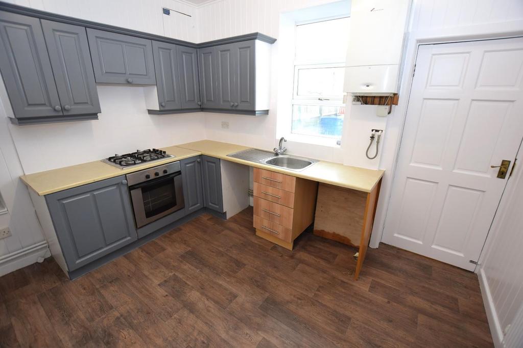 Langroyd Road, Colne 2 bed terraced house £595 pcm (£137 pw)
