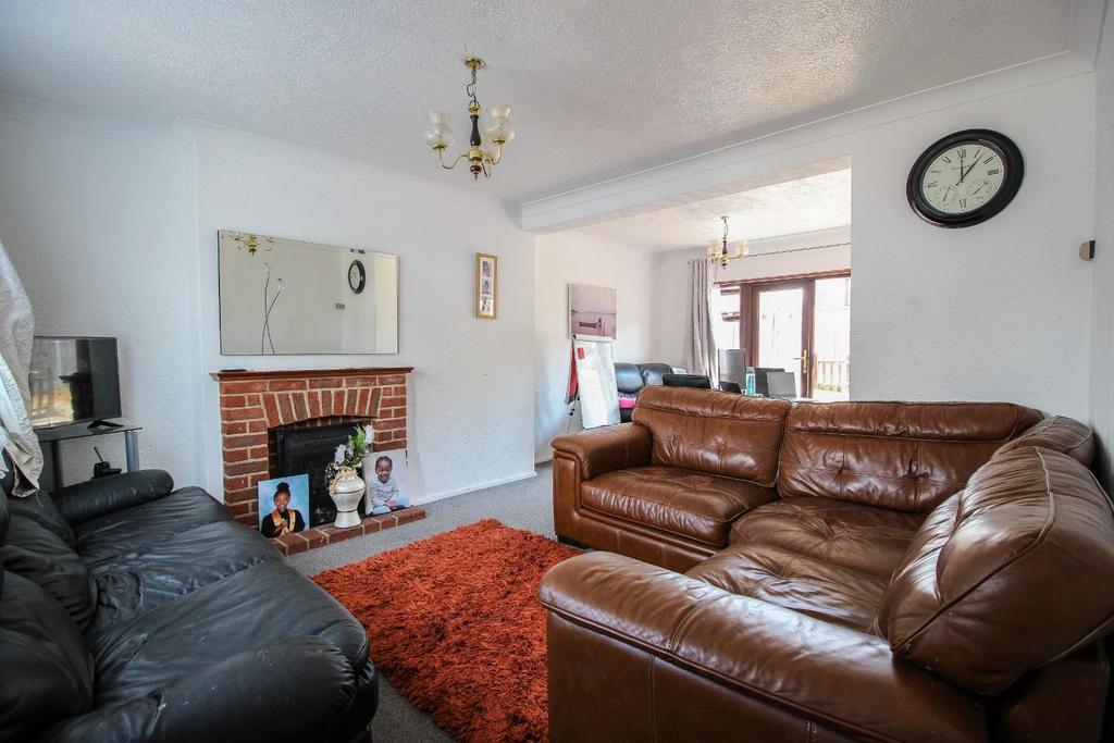 Cherwell Grove, South Ockendon 3 bed house £300,000