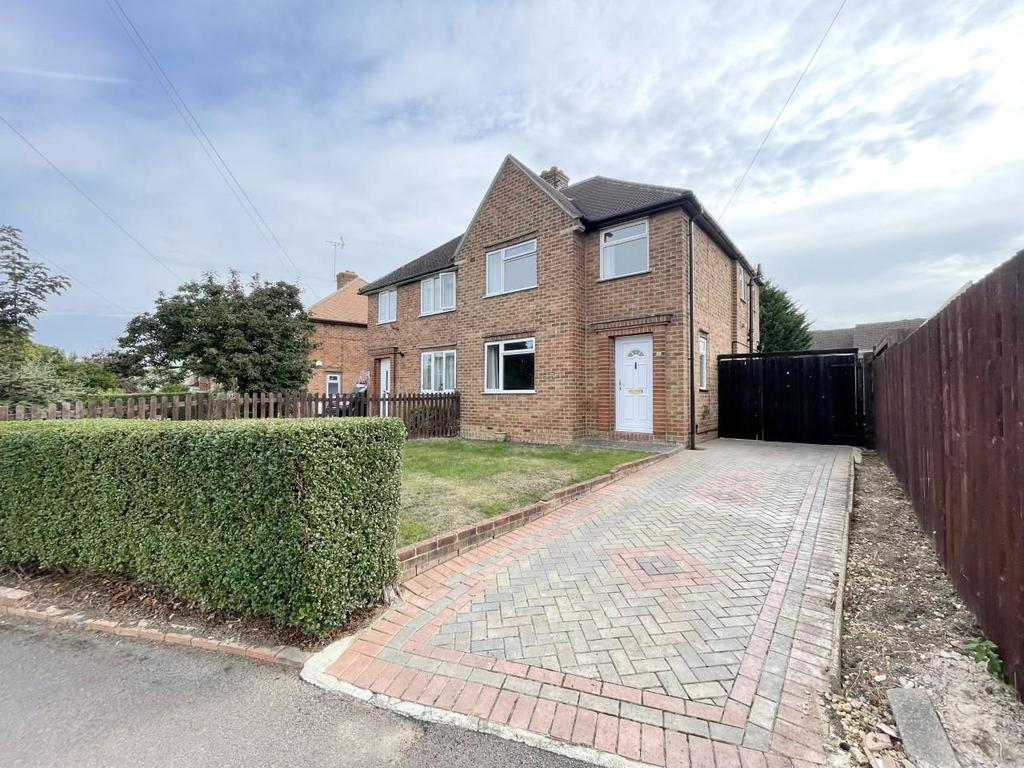 Slimbridge Road, Tuffley, Gloucester 3 bed semidetached house £269,950