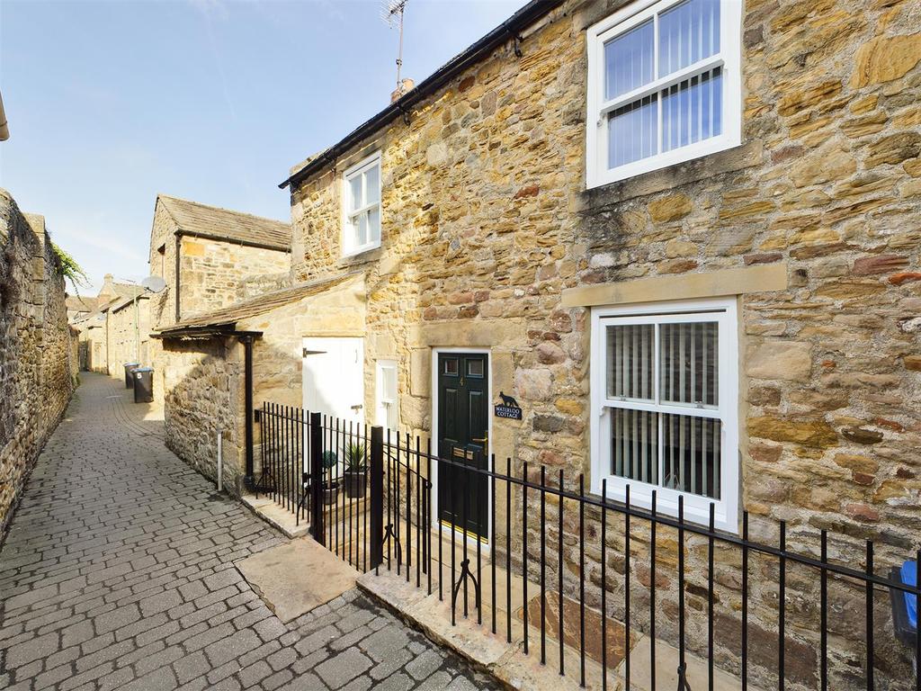 Waterloo Yard, Barnard Castle 2 bed terraced house £170,000