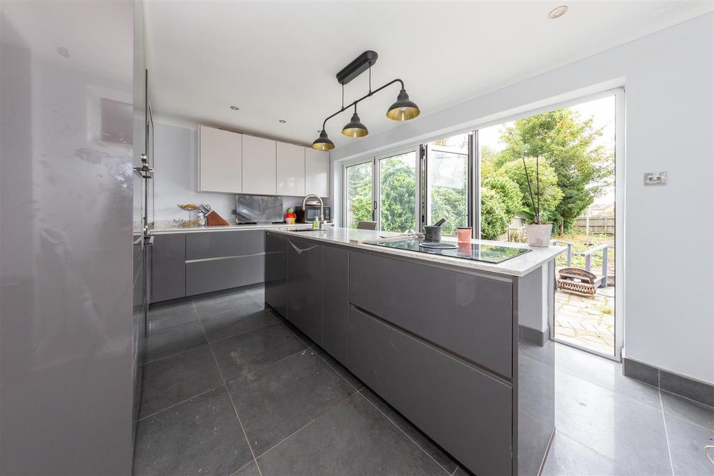Richard Street, Dunstable, Bedfordshire 4 bed semidetached house £