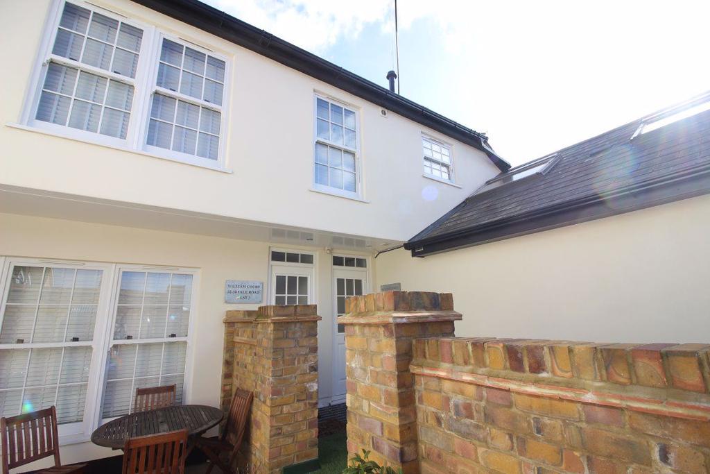 William Court, Vale Road, Bushey 2 bed flat £1,295 pcm (£299 pw)