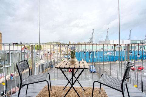 2 bedroom flat for sale - Hope Quay Wapping Wharf, Bristol