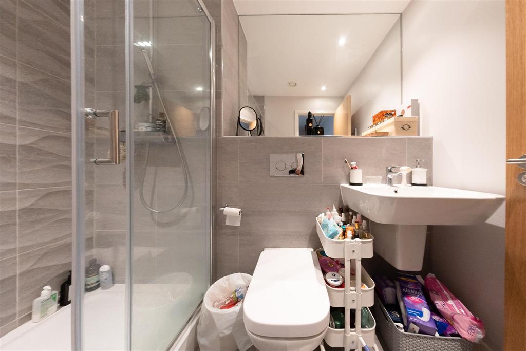 Bathroom 2 Hope Quay 13 Real Estate Photography by