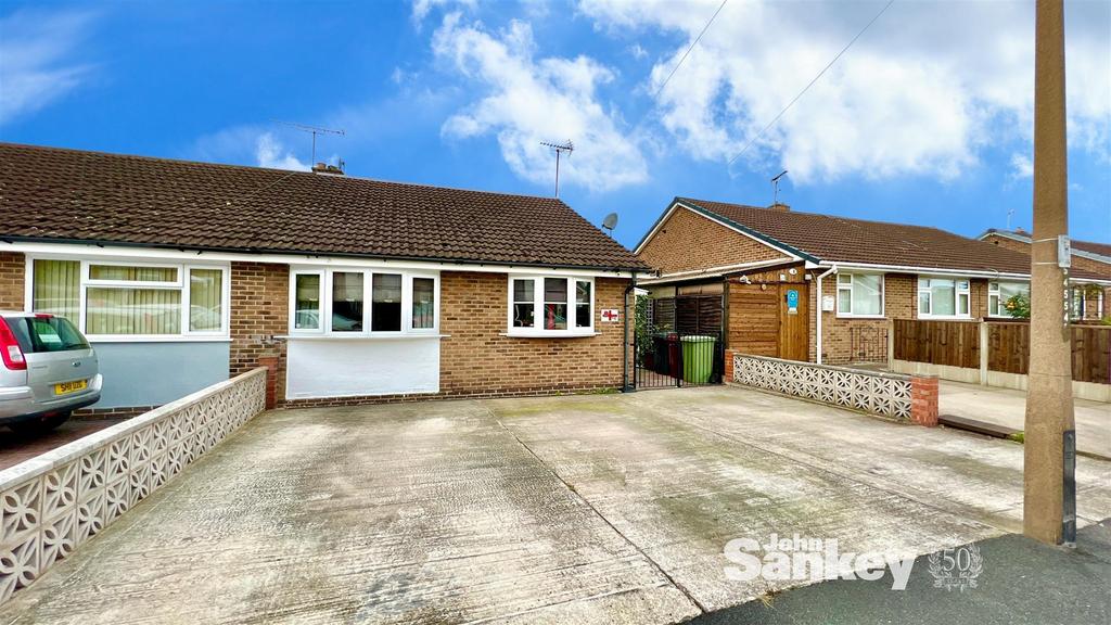 The Close, Langwith Junction, Mansfield 3 bed semidetached bungalow for sale £180,000