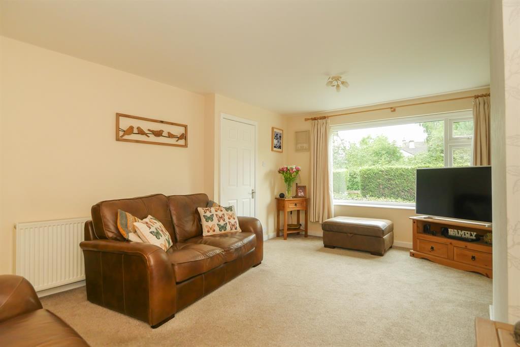 Sunfield, Stanningley, LS28 6DE 3 bed end of terrace house £240,000