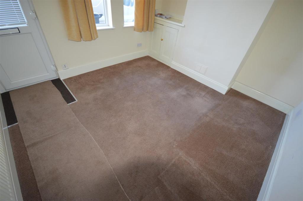 Hughenden Drive, Leicester 2 bed terraced house £775 pcm (£179 pw)
