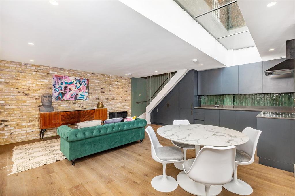 Dover House Road, Putney 2 bed house £725,000
