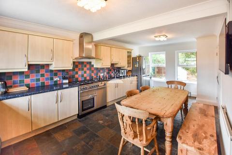 137 Barton Road, Barton Seagrave, Kettering, NN15 6RT