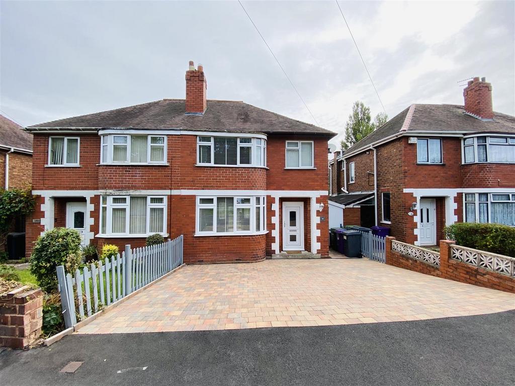 392 Wolverhampton Road East, Sedgley 3 bed semidetached house £995