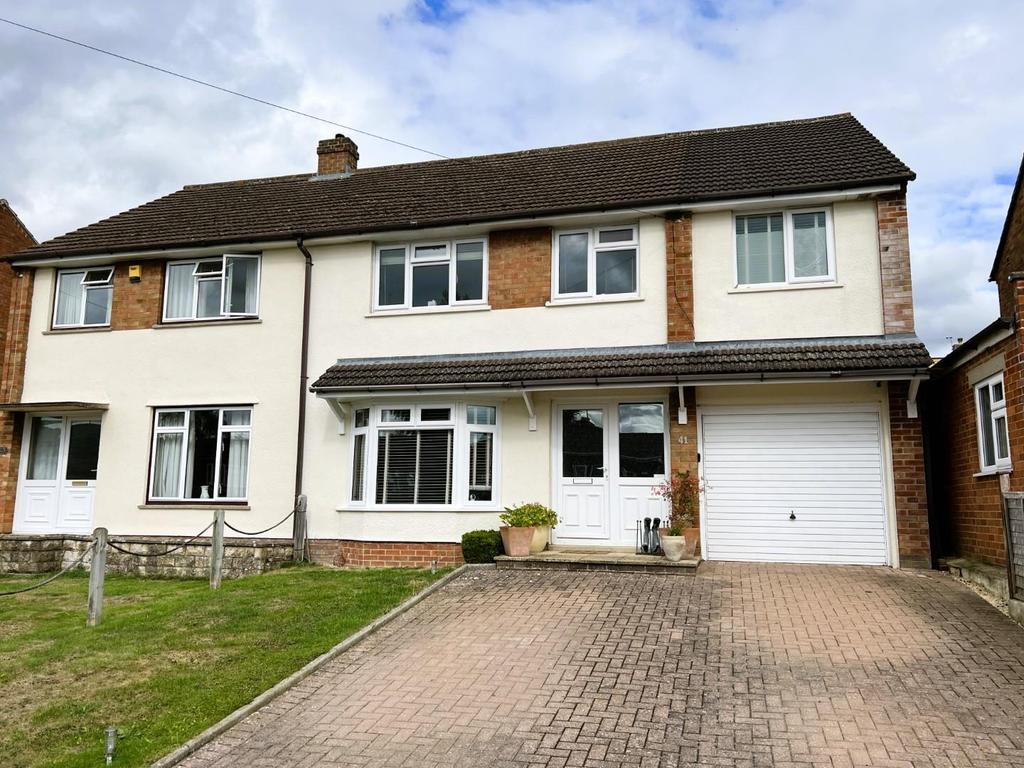 Marling Crescent, Stroud 4 bed semidetached house £450,000