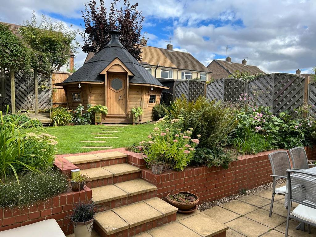 Marling Crescent, Stroud 4 bed semidetached house £450,000