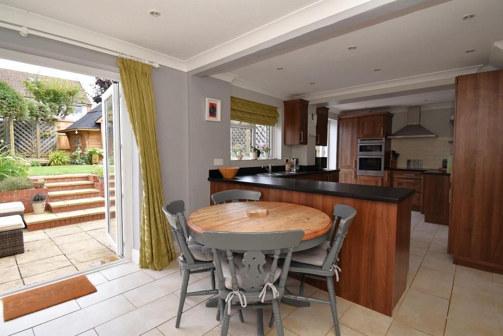 Marling Crescent, Stroud 4 bed semidetached house £450,000