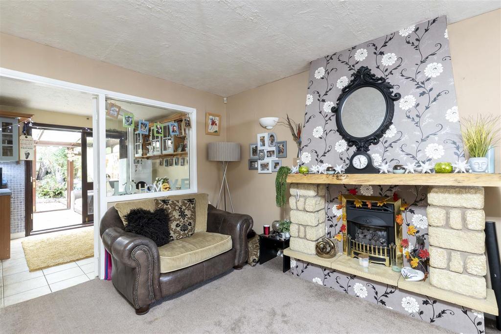 Kensington Close, Glen Parva, Leicester 3 bed semidetached house for sale £264,500