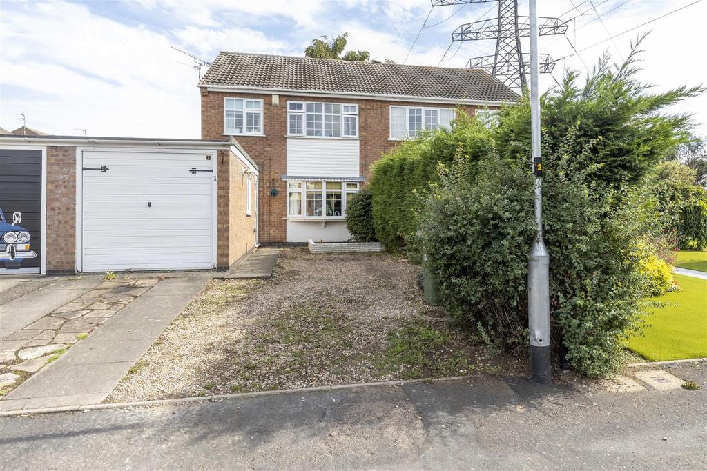 Kensington Close, Glen Parva, Leicester 3 bed semidetached house £