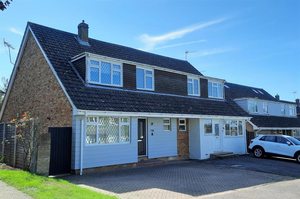 Fairfield, Buntingford 3 bed semidetached house £499,995