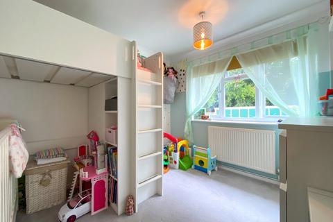 69 Mill Lane, Oxted, RH8 9DS