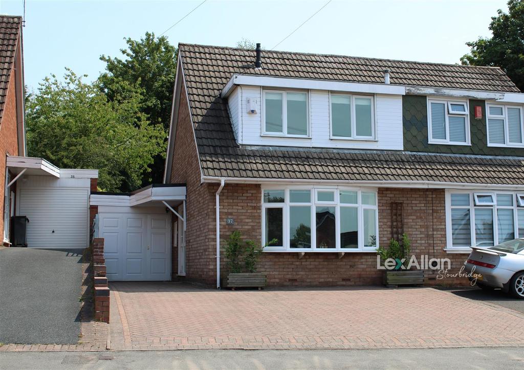 Penfields Road, Stourbridge 2 bed semidetached house £230,000