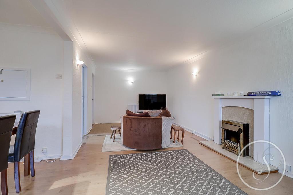 Stonegate Road, Leeds 2 bed flat for sale £170,000