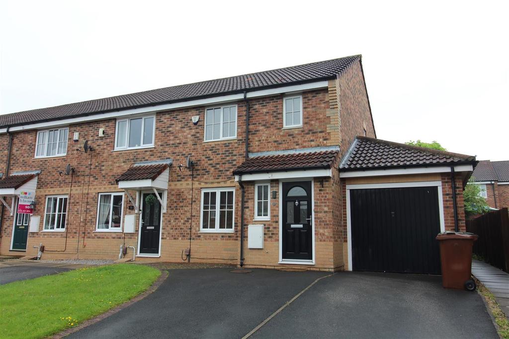 Cornstone Fold, Farnley, LS12 5SX 3 bed end of terrace house £250,000