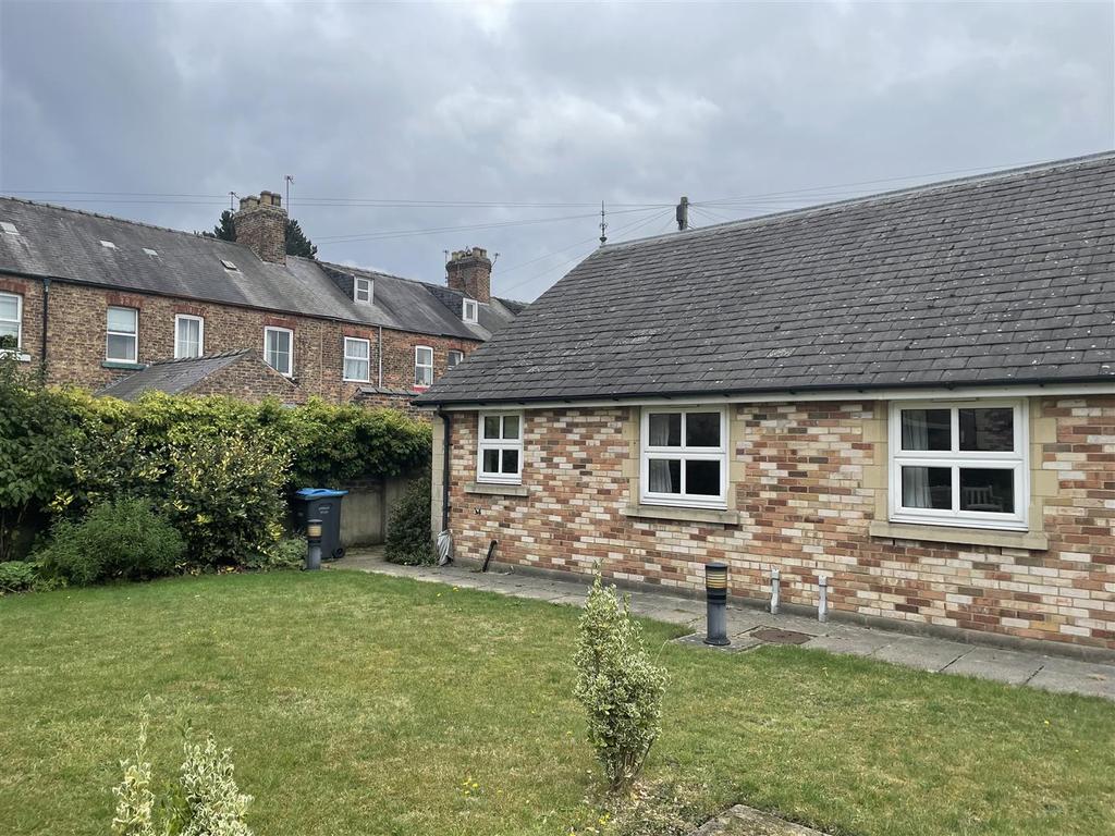 The Limes Gardens, Sowerby Road 1 bed semidetached bungalow £510