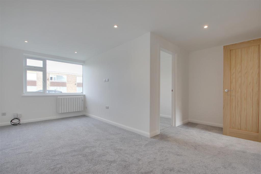 Seamill Park Crescent, Worthing 1 bed flat £170,000