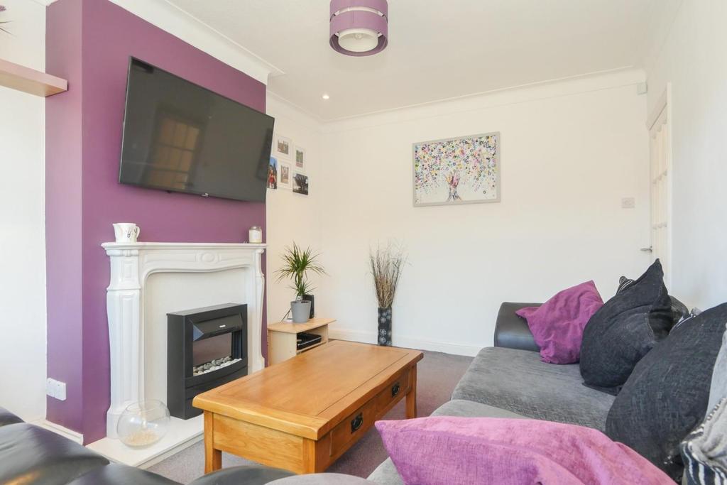 Westdale Road, LS28 7HT 3 bed semidetached house £230,000