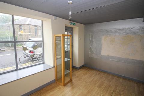 Property to rent, Hawick